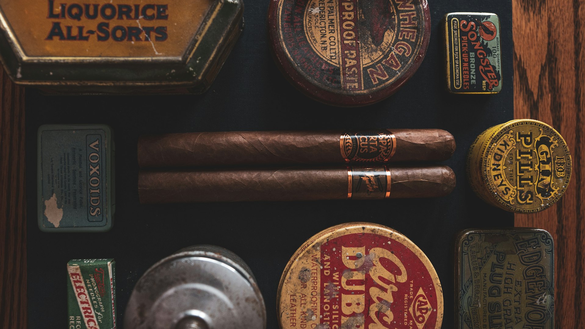 Tobacconist
