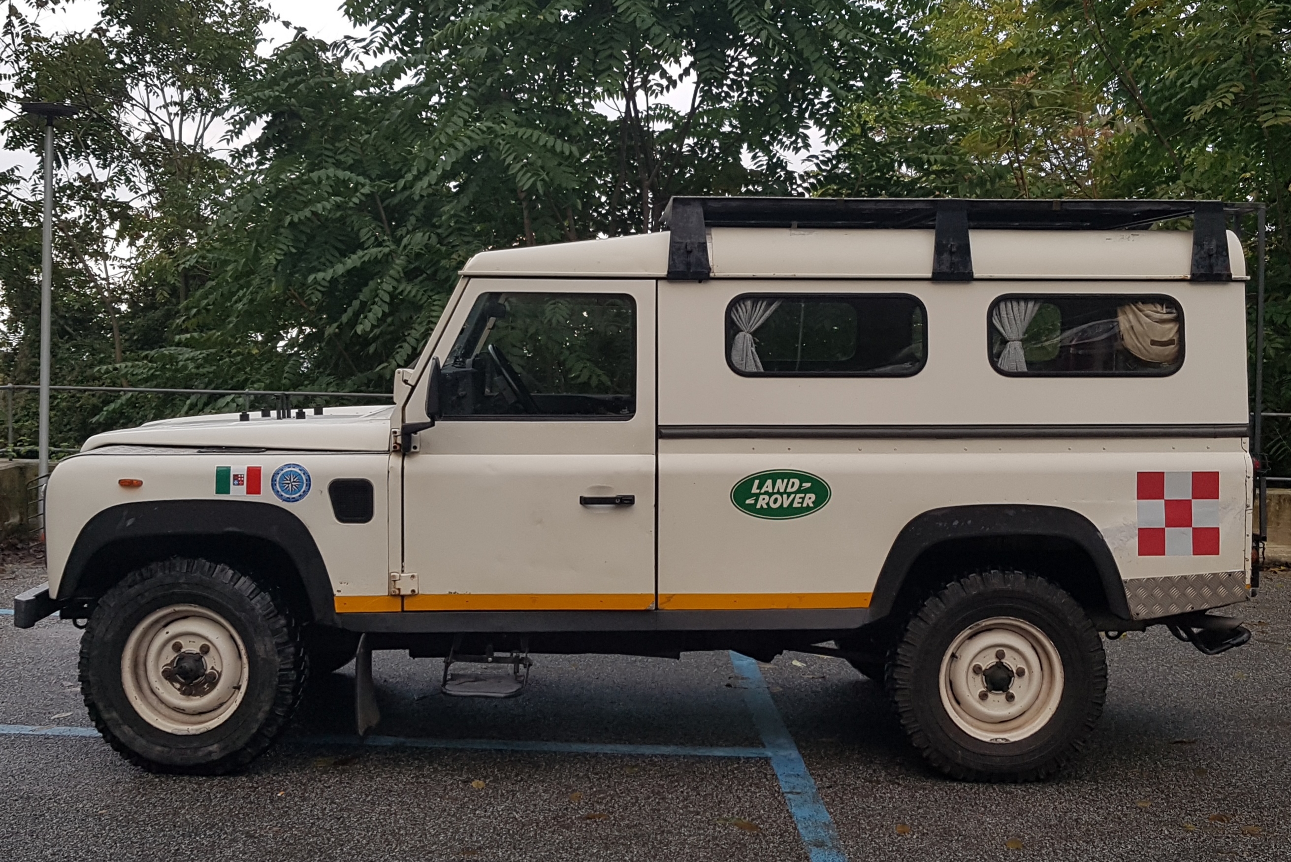 Land Rover 110 Leo's Lodge Cinque Terre